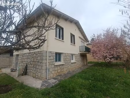 maison 96 m2 avec beau jardin arboré  garage et logement indépendant