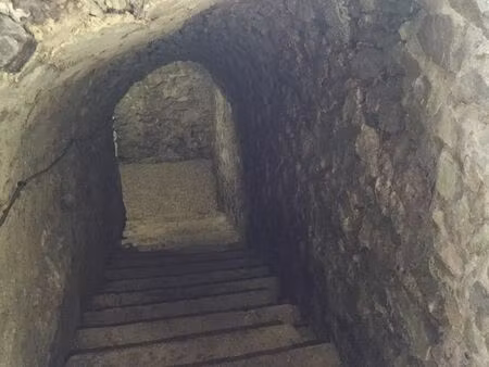 cave à louer environ 100 m2