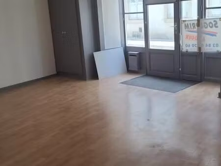 local commercial 48 m²