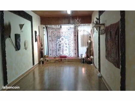 maison de ville avec local commercial bien placée dans rue commerçante à sainte foy la gra