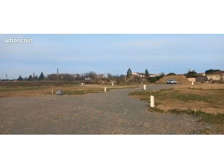 terrain 785 m² civens