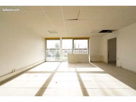 bureau 150 m²