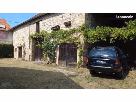 corps de ferme de 160 mètres carrés plus maison habitable