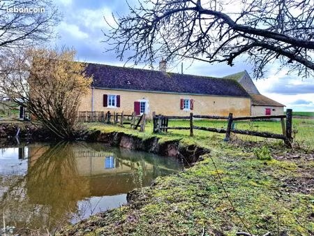 fermette restaurée et ses dépendances