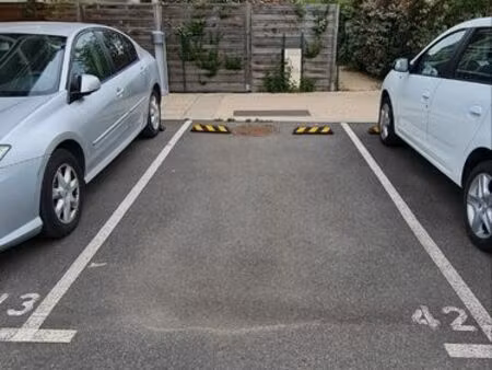 place de stationnement louée 45