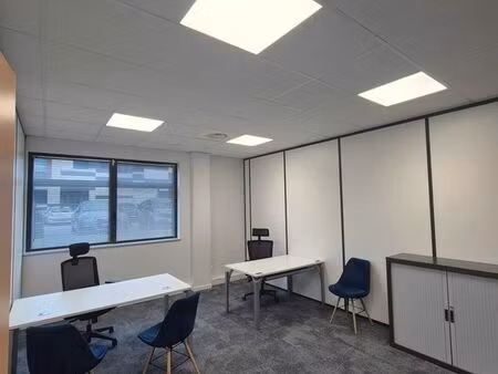 à louer : bureau privatif de 20m² pour 2 postes dans un espace de travail partagé - équipé
