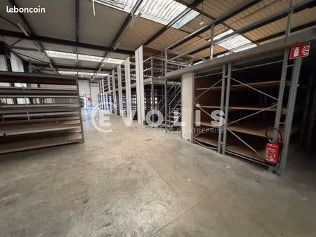 local d'activité 1 500 m²