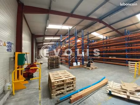 local d'activité 900 m²