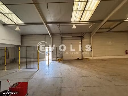 local d'activité 830 m²