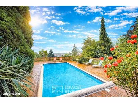 propriété 9 pièces 239 m²