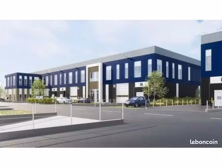 local d'activité 842 m²