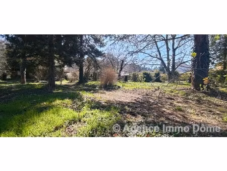 terrain constructible de 553 m² dans un cadre verdoyant