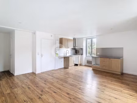 location appartement 3 pièces 60 m² à auriac-du-périgord (24290)  650 €