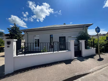 à louer   bureau indépendant au sein d'un espace professionnel moderne à paray-le-monial