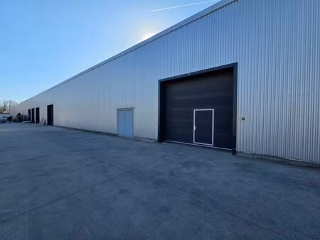 entrepôt de 300m²
