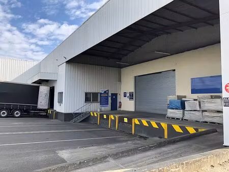 location entrepôt / local d'activités carbon blanc 4 860 m²