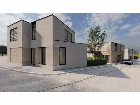 maison d'angle avec quatre chambres  garage et jardin