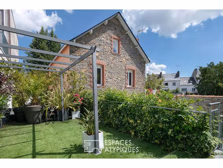 maison bourgeoise du xix ème siècle avec jardin et piscine
