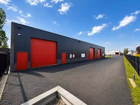 entrepôt neuf de 250m²  situation géographique privilégiée.