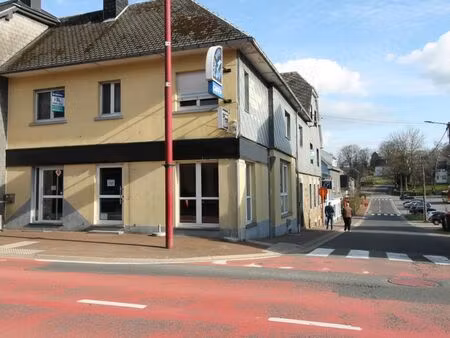 immeuble résidentiel et commercial au centre de bullange
