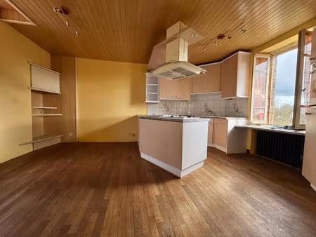 immeuble à rénover dans le bourg d'elliant