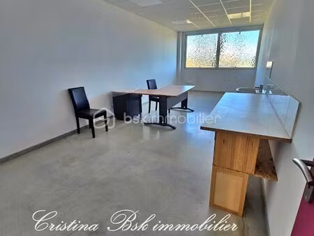 bureau de 86 m² à la brillanne