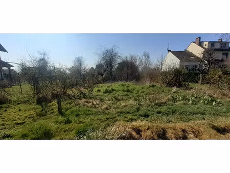 terrain constructible de 651 m² à boussy st antoine