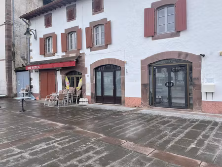 local commercial au centre de saint-jean-le-vieux