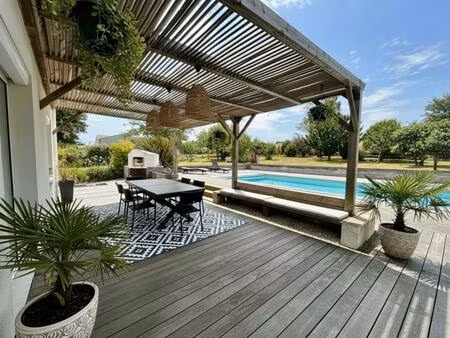 andilly  maison familiale avec salle de réception  chalet et piscine