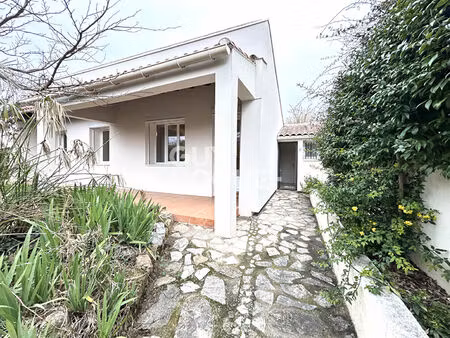 maison plein pied avec jardin arboré  garage  3 ch  climatisée