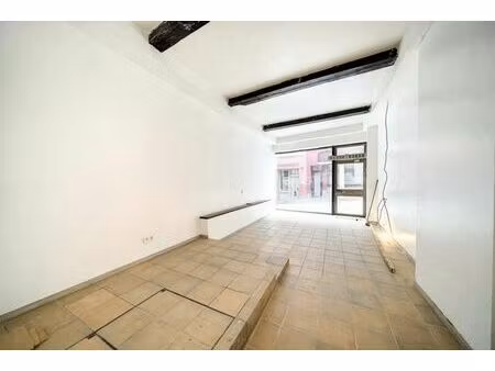 maison de commerce à deux pas de la place de mons