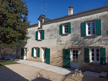 10 mn sud saumur  propriété sur 8700m2 de terrain arboré