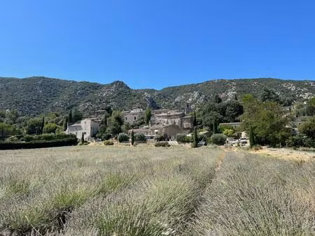 terrain à bâtir à vendre à maubec dans le vieux village avec une belle vue