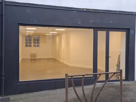 location local commercial 50m2 saint-palais 64120 - 690 € - surface privée