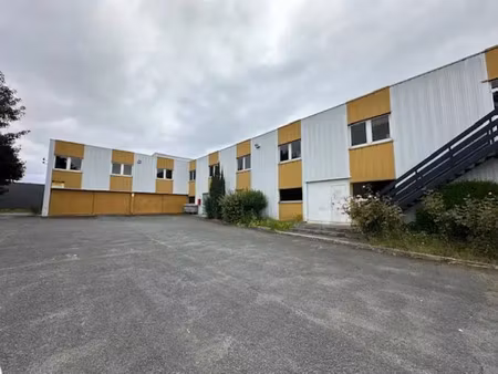 à vendre - ancien bâtiment industriel restructuré en bureaux et cellules d'activité