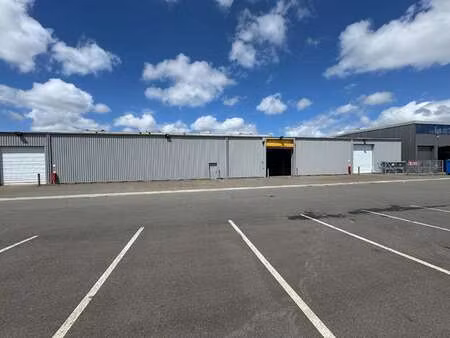 location bureaux et commerces à agneaux (50180) : à louer / 1600m² agneaux