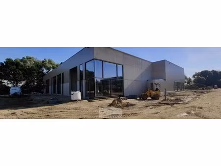 nouvel entrepôt de 288 m² avec 2 places de parking