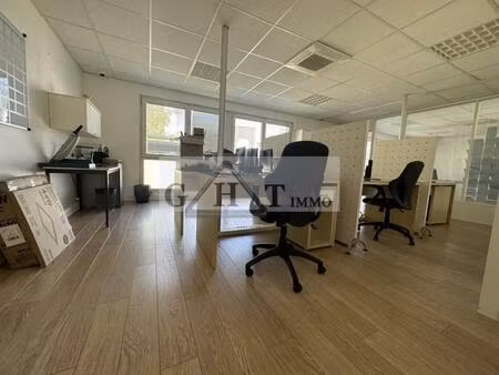 bureaux avec stockage d'environ 160m2