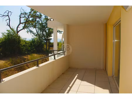 4 pieces 80m2 avec parking et garage