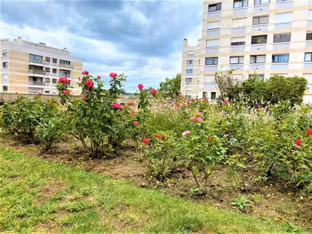 garches : appartement avec 2 chambres en location 1600 € par mois