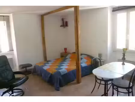 location meublée appartement 1 pièce 25 m² à saint-florent-sur-auzonnet (30960)  360 €