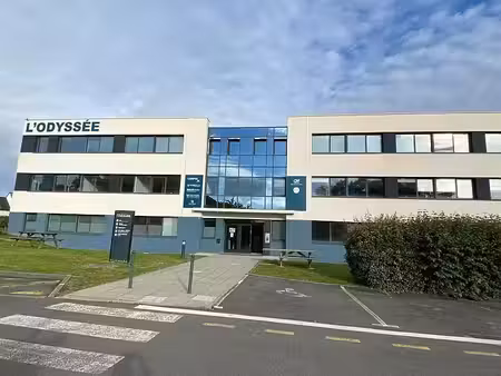 location coworking bruz 350 m²