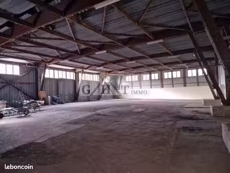 local bureaux 1 601 m²