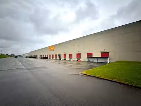 hall logistique avec quais à 2' de l'aéroport de liège