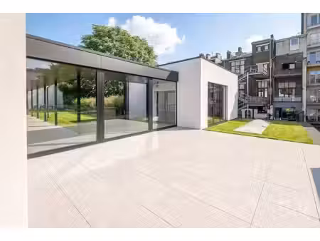 surface polyvalente de bureaux neufs de 400m2 à parachever.