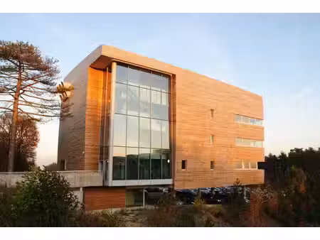 bâtiment à liège dédié à la biotechnologie