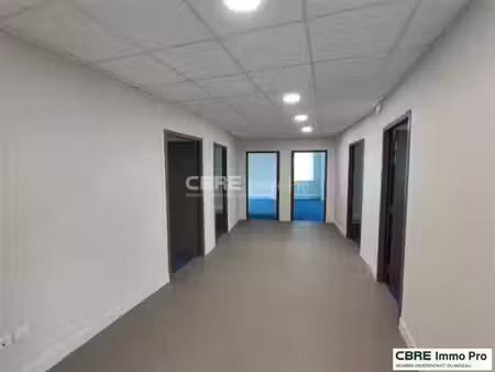 location bureau saint benoit 184 m²