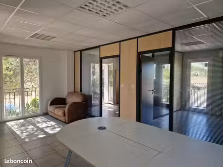 bureaux 65m² meublés