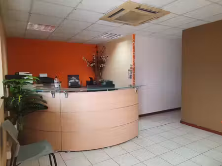 location local commercial de 90 m2 à ste rose - zone d'activ
