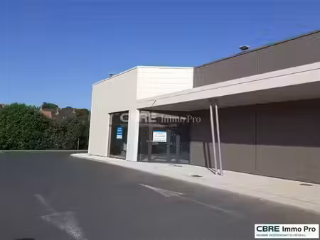 location commerce montmorillon 317 m²